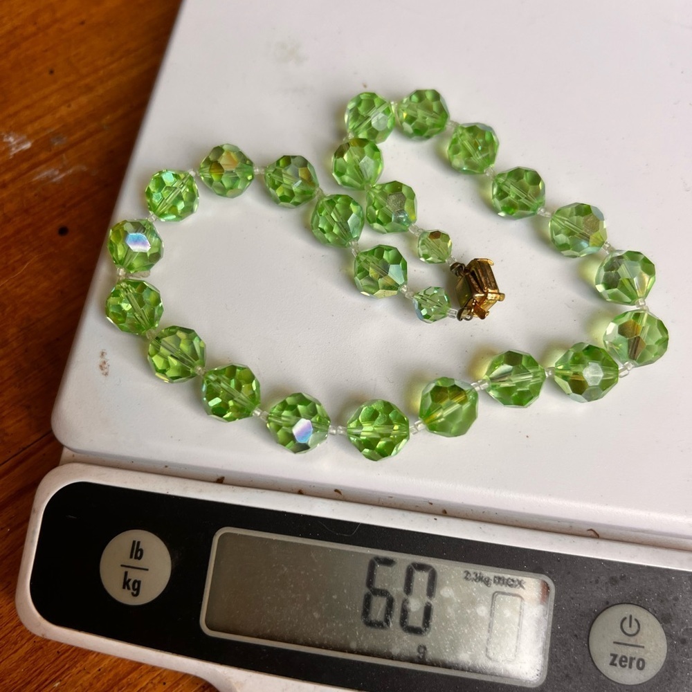 Vintage green Aurora Borealis Crystal Rhinestone gold clasp Strand 60 g Necklace - Picture 6 of 7